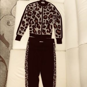 Threads of Privilege brand new, size S